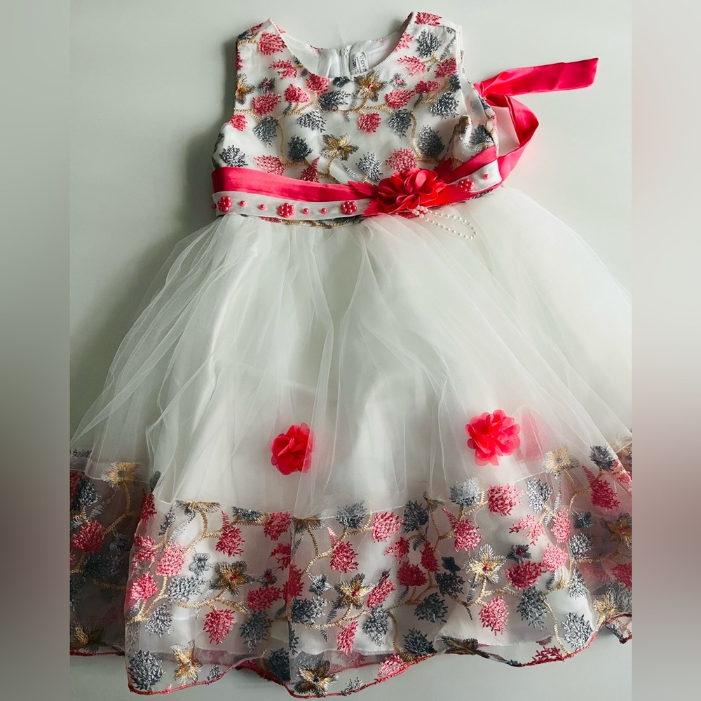 Special occasion dress . Size 140 (8 years old)